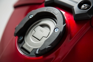 EVO tank ring Black. Yamaha MT-09 Tracer (14-20).