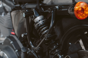 nosič SLC levý pro Harley Sportster (04-)