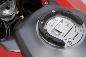 PRO tank ring Black. Aprilia models. s 6 šroubky