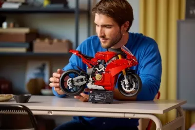 Ducati Panigale V4 S - stavebnice Lego Technic 42202
