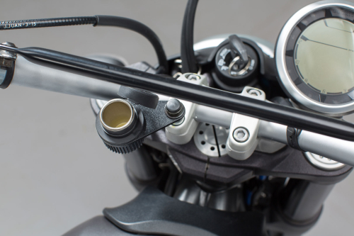 držák zásuvky 12 V na šroub M8