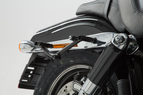 SLC boční nosič levý Harley Davidson Dyna Fat Bob (08-).