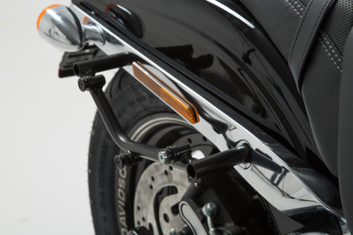 SLC boční nosič pravý Harley Davidson Dyna Fat Bob (08-).