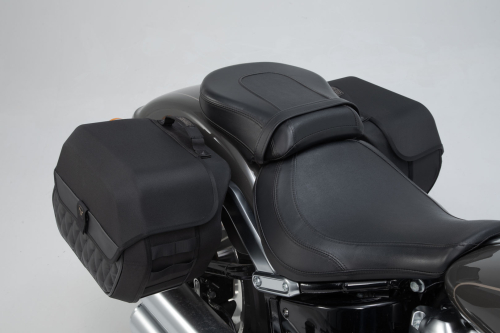 sada bočních tašek LH Harley-Davidson Softail Fat Boy (17-).
