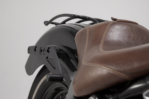SLH boční nosič vpravo Harley-Davidson Softail Slim (12-17).