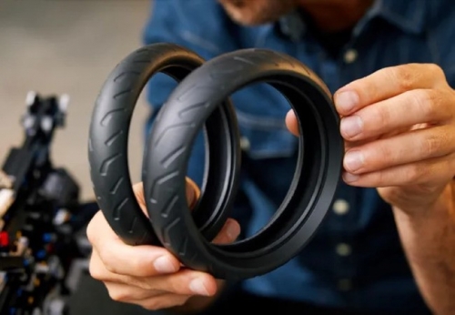 BMW M 1000 RR - stavebnice Lego Technic 42130