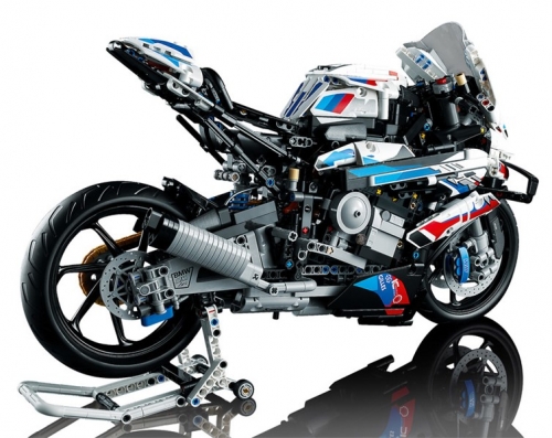 BMW M 1000 RR - stavebnice Lego Technic 42130