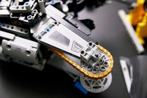 BMW M 1000 RR - stavebnice Lego Technic 42130