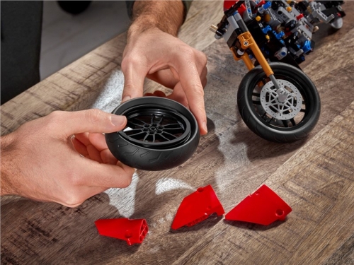 Ducati Panigale V4 R - stavebnice Lego Technic 42107