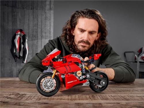 Ducati Panigale V4 R - stavebnice Lego Technic 42107