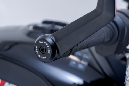 zrcátka do konců řídítek pro Triumph modely.