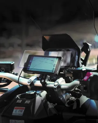 Interphone RideSync - zrcadlení na motorku